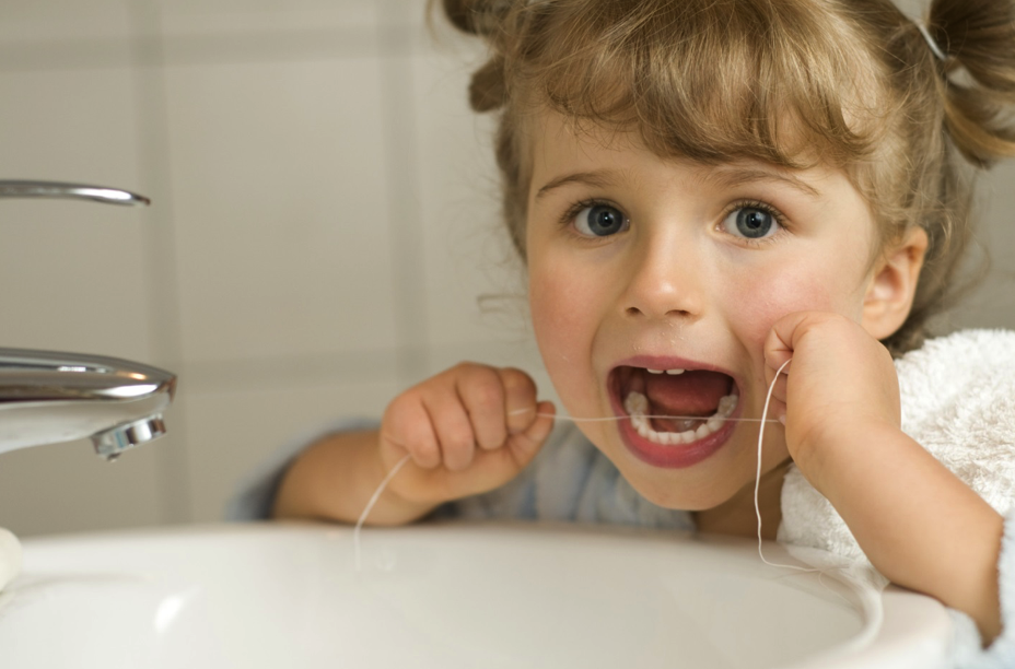 孩子的牙齿护理:9种方法来鼓励适当的牙齿卫生